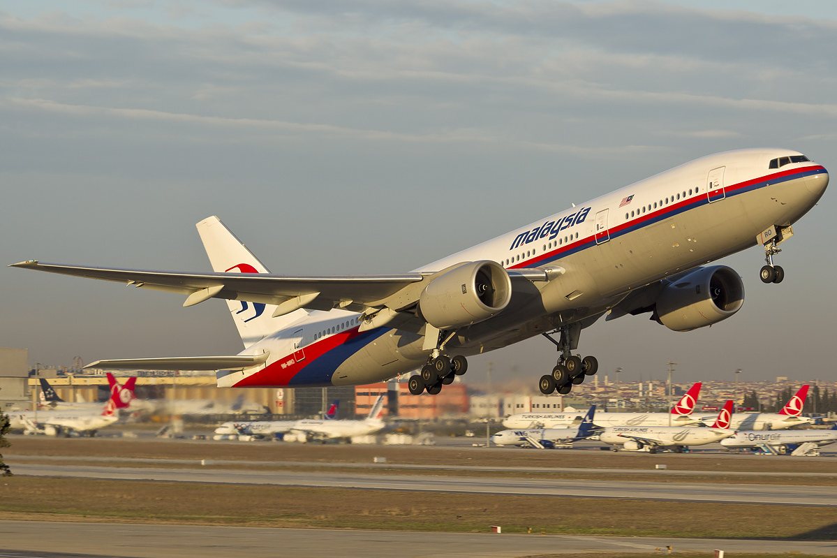 Malaysia Airlines 777 9M-MRO taking off